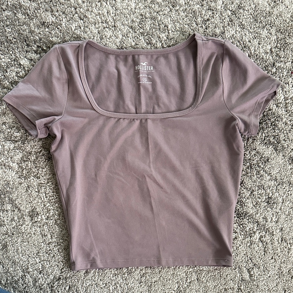 Hollister Women's Dusty Purple Short Sleeve Tee